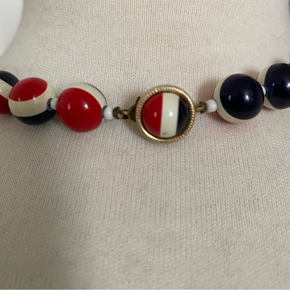 Vintage 1960s Red White & Blue Bead Necklace - Picture 4 of 12